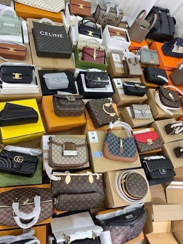 Branded Ladies Hand bags 200 pieces per pallet