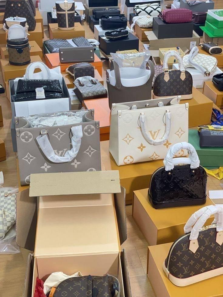 Branded Ladies Hand bags 200 pieces per pallet - Image 8