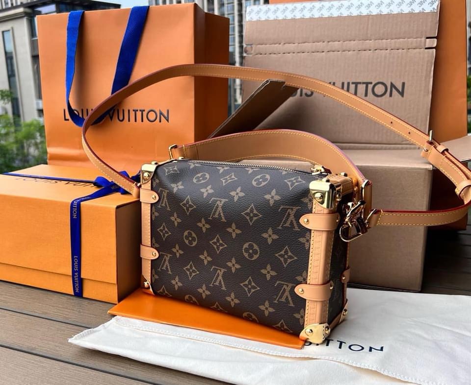 Branded Ladies Hand bags 200 pieces per pallet